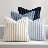 Cojín MIULEE con pelo falso suave en azul marino, ideal para sala cálida.