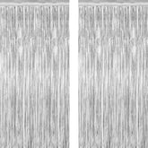 Telón de flecos plateados de ZATAYE, fondo perfecto para cumpleaños con brillo y estilo.