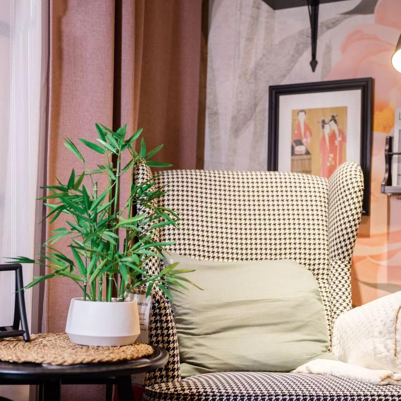 Bambú artificial blanco en cocina como acento decorativo sin mantenimiento