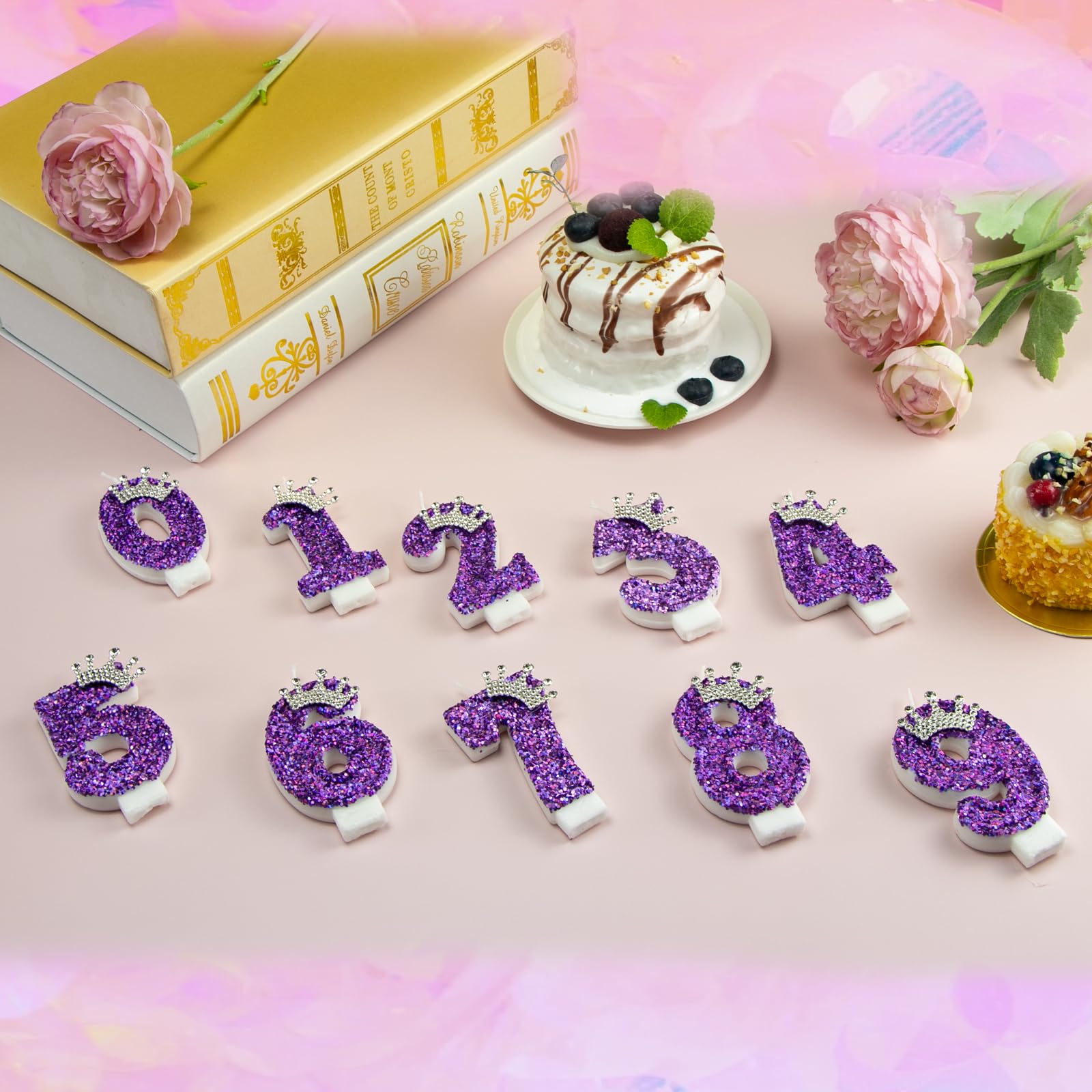 Colocacion decorativa AKURIEEY con corona purpura y joyas para pasteles.