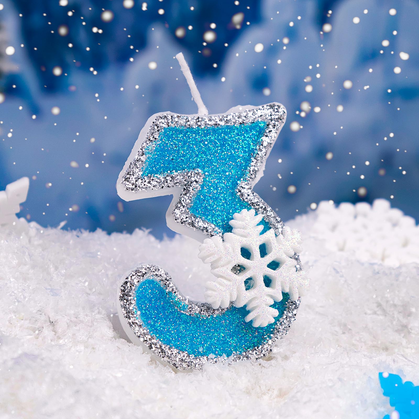 Velas AKURIEEY con brillo azul para un efecto festivo en la decoración de pasteles.