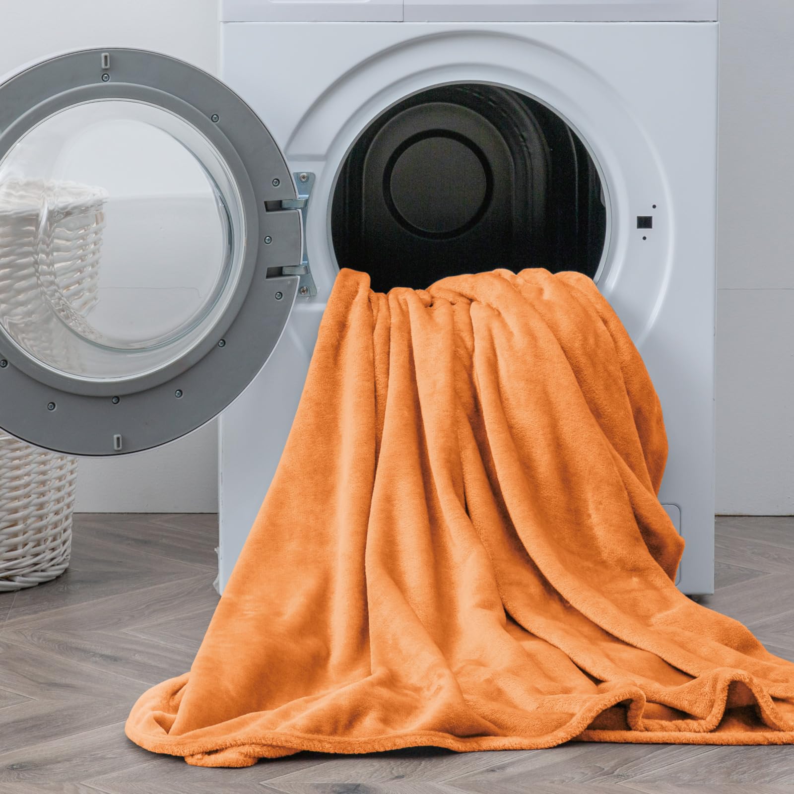 Microfibra doble cepillada BEDELITE, resistente a bolitas y desgaste diario.