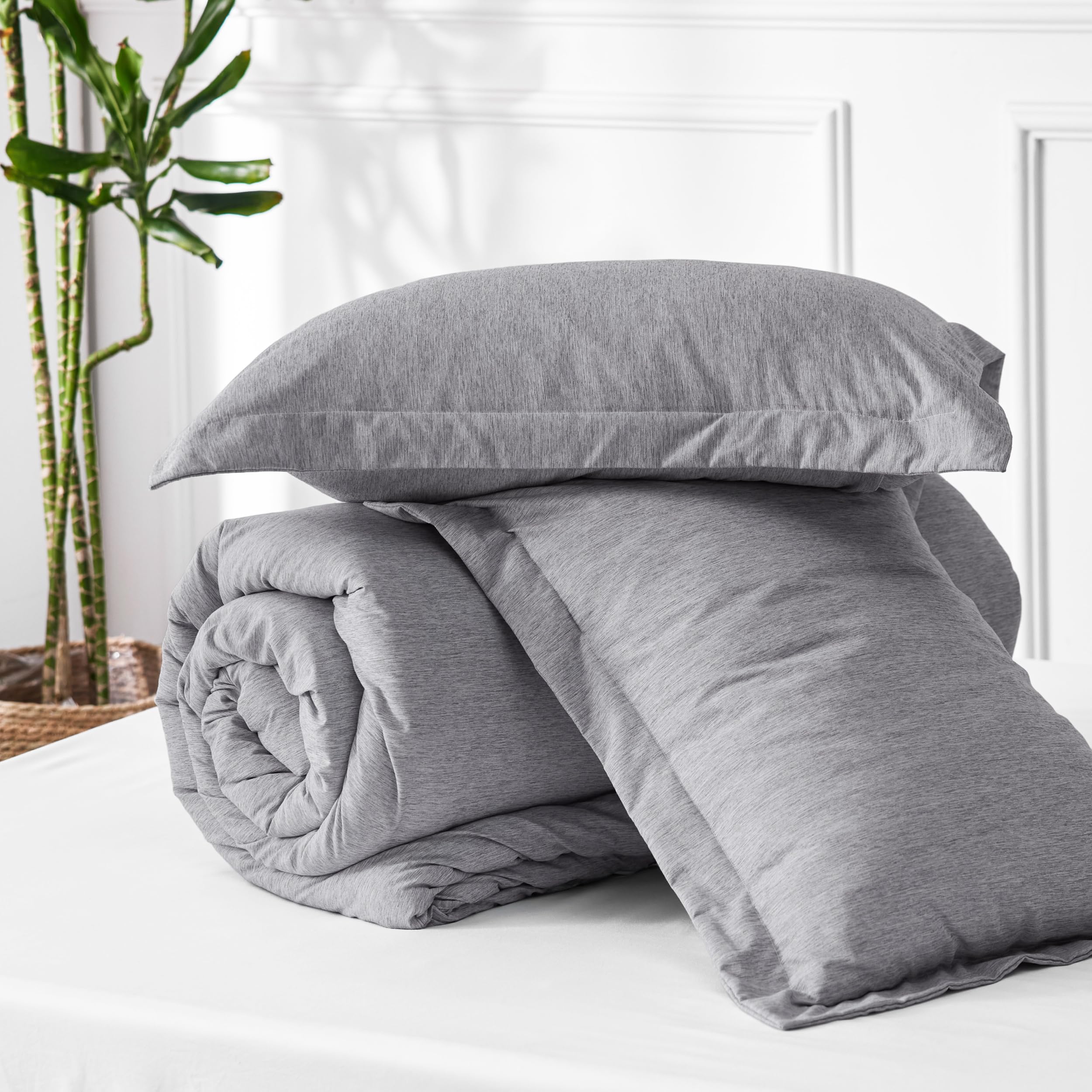 Bedsure comodidad suave todo el año, microfibra premium para dormir bien.