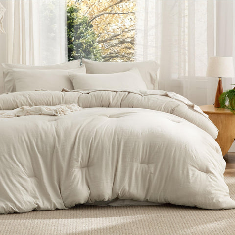 Bedsure detalle de textura del edredón beige para una sensación suave