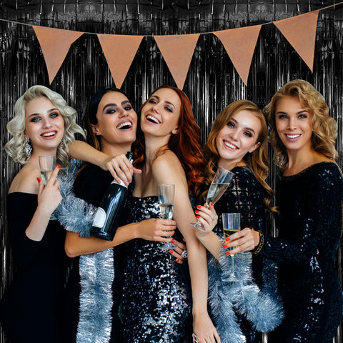 Ambientación para fiestas con cortinas Bomsi y globos