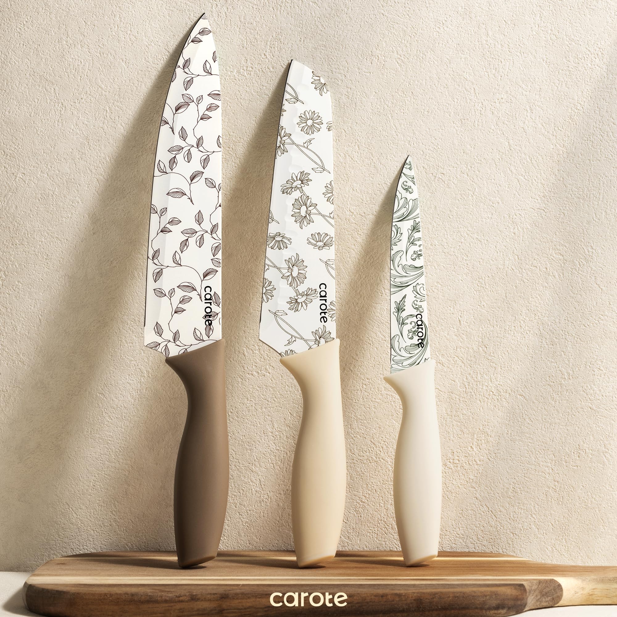 Almacenamiento compacto con funda para cada cuchillo CAROTE.
