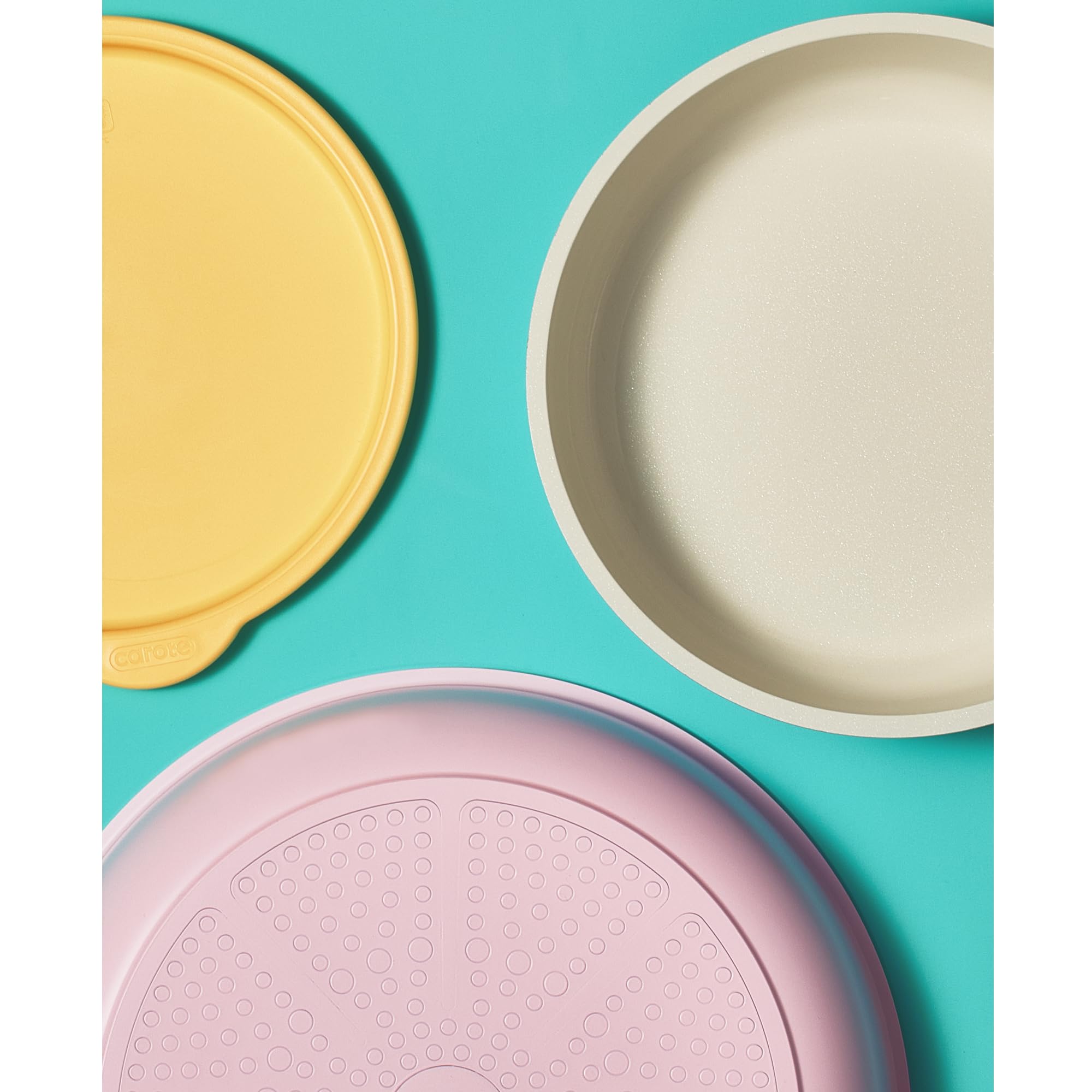 CAROTE diseño compacto con mangos desmontables para apilar y ahorrar espacio.