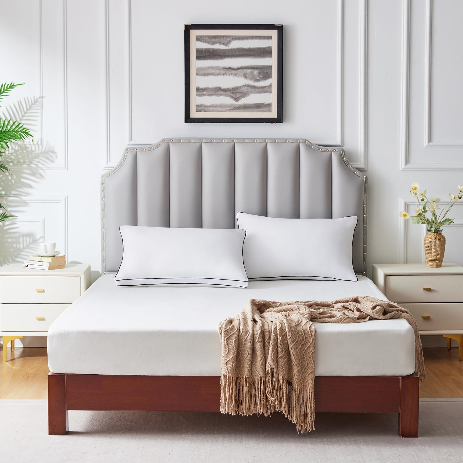 Almohada CozyLux de microfibra 3D, transpirable para descanso cómodo.