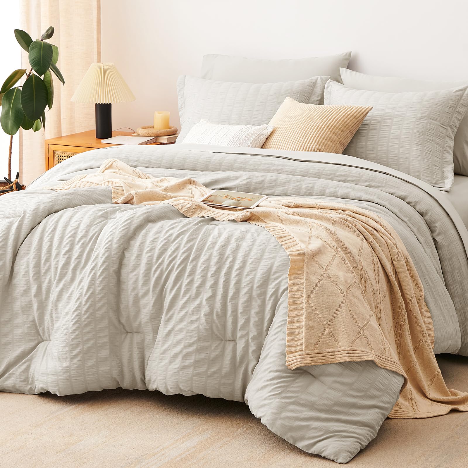 Cobertor CozyLux seersucker beige de 7 piezas para dormir cómodo todo el año