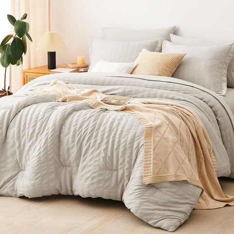 Cobertor CozyLux seersucker beige de 7 piezas para dormir cómodo todo el año
