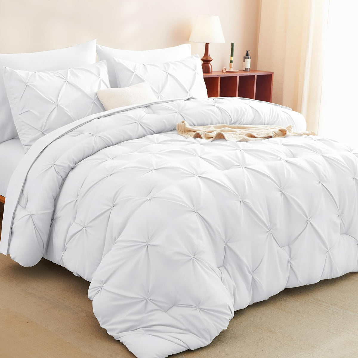 CozyLux edredón con pliegues de pinza para cama Reina, estilo elegante en blanco