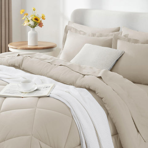 CozyLux sábana plana California King beige: cobertura amplia para dormir cómodo.