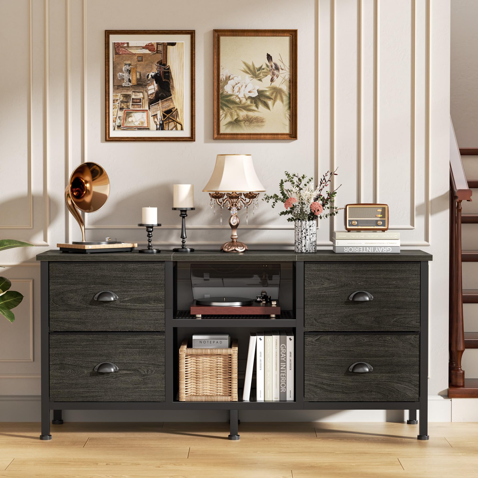 Furologee solución audiovisual con gestión de cables simplificada para sala.