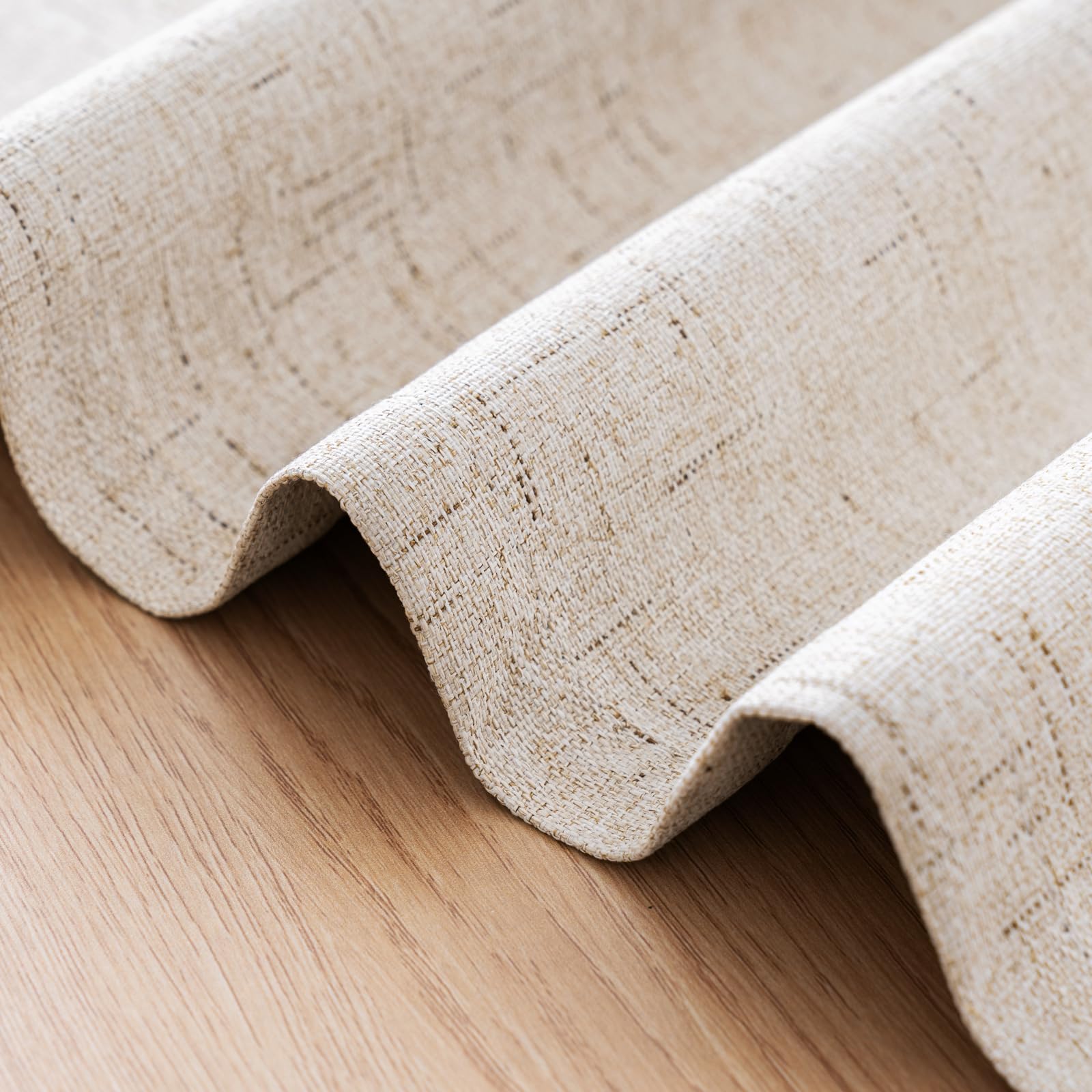 Cortina H.VERSAILTEX reduce ruido suave para noches tranquilas.