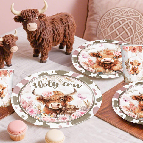 Platos de papel Highland Cow de 9 pulgadas, prácticos para servir.