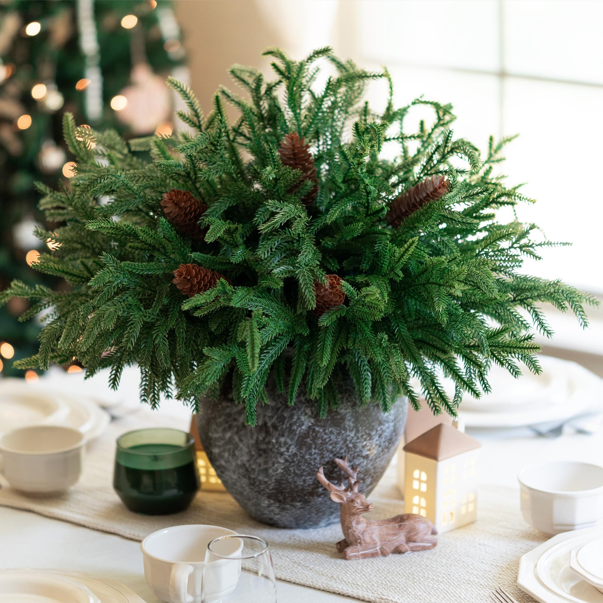 Conos grandes HyeFlora para acentos voluminosos en coronas y ramos.