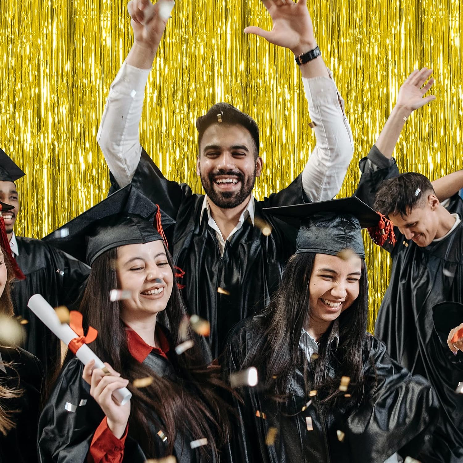 K.E.J. decoraciones doradas para fiestas y cabina de fotos.