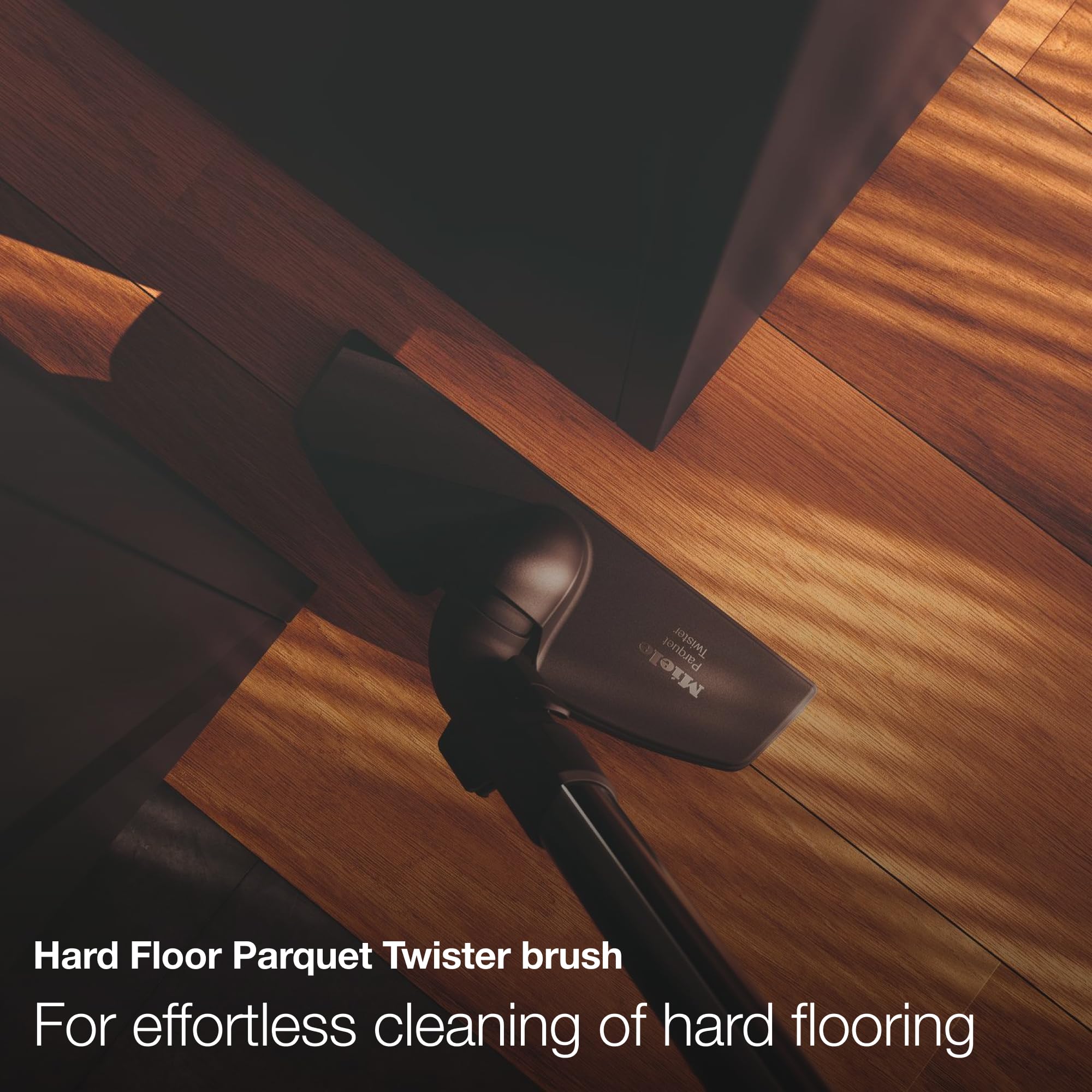 Aspiradora Miele Complete C3 Marin con cepillo para polvo para eliminar polvo fino.