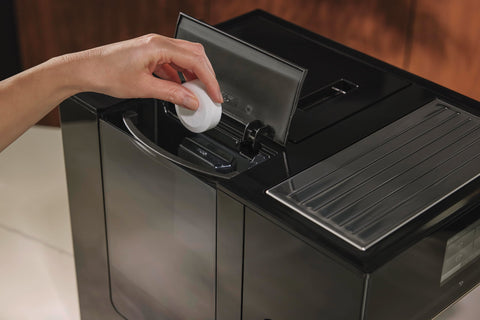 Miele Desincrustantes Moisture Plus para horno/rango: limpia la cal y preserva la humedad