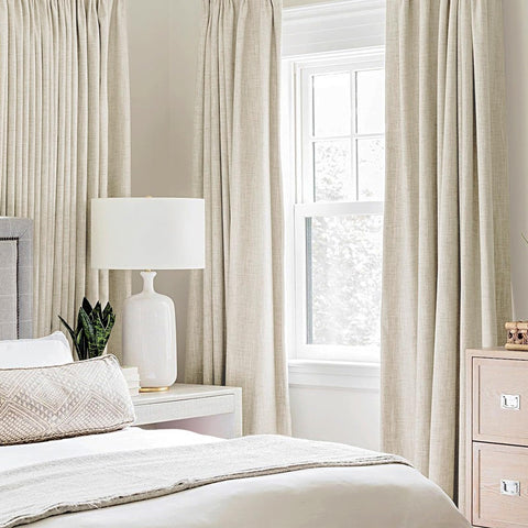 Cortinas MIULEE con tejido triple para aislamiento térmico en crema.