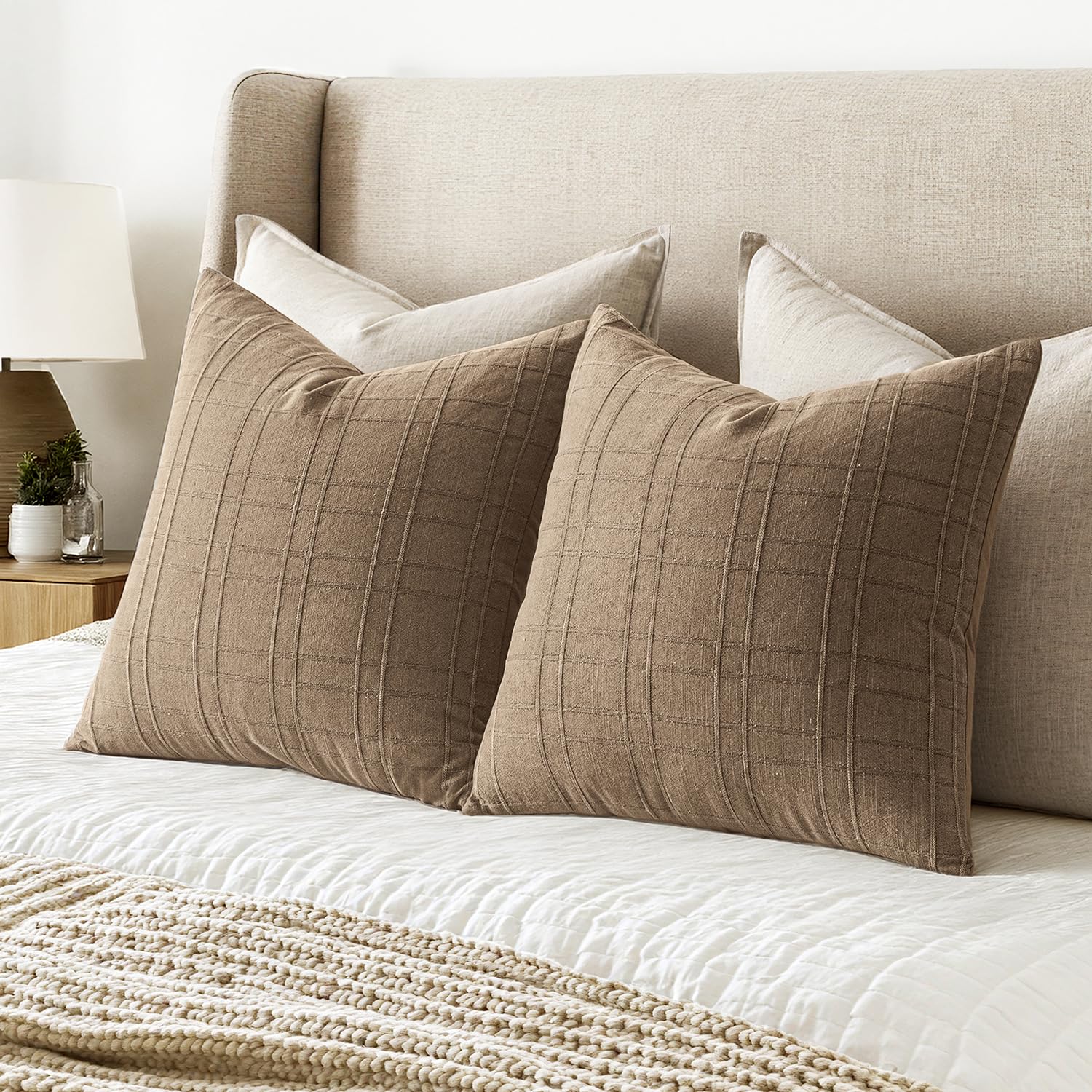 MIULEE: ideal para dormitorio, complementa cama y sillón con toque cálido.