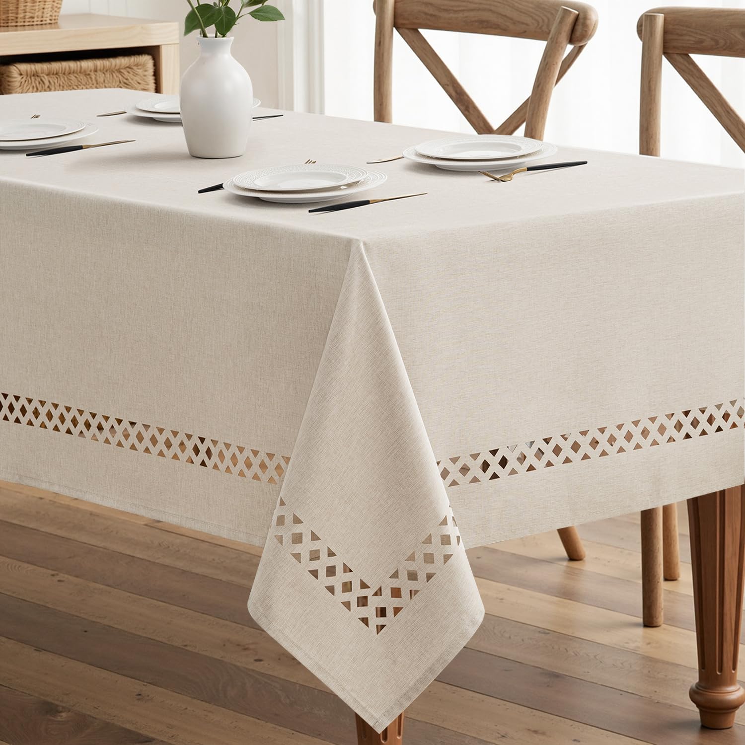 Miulee funda de mesa beige rectangular con recortes decorativos para comedor elegante.