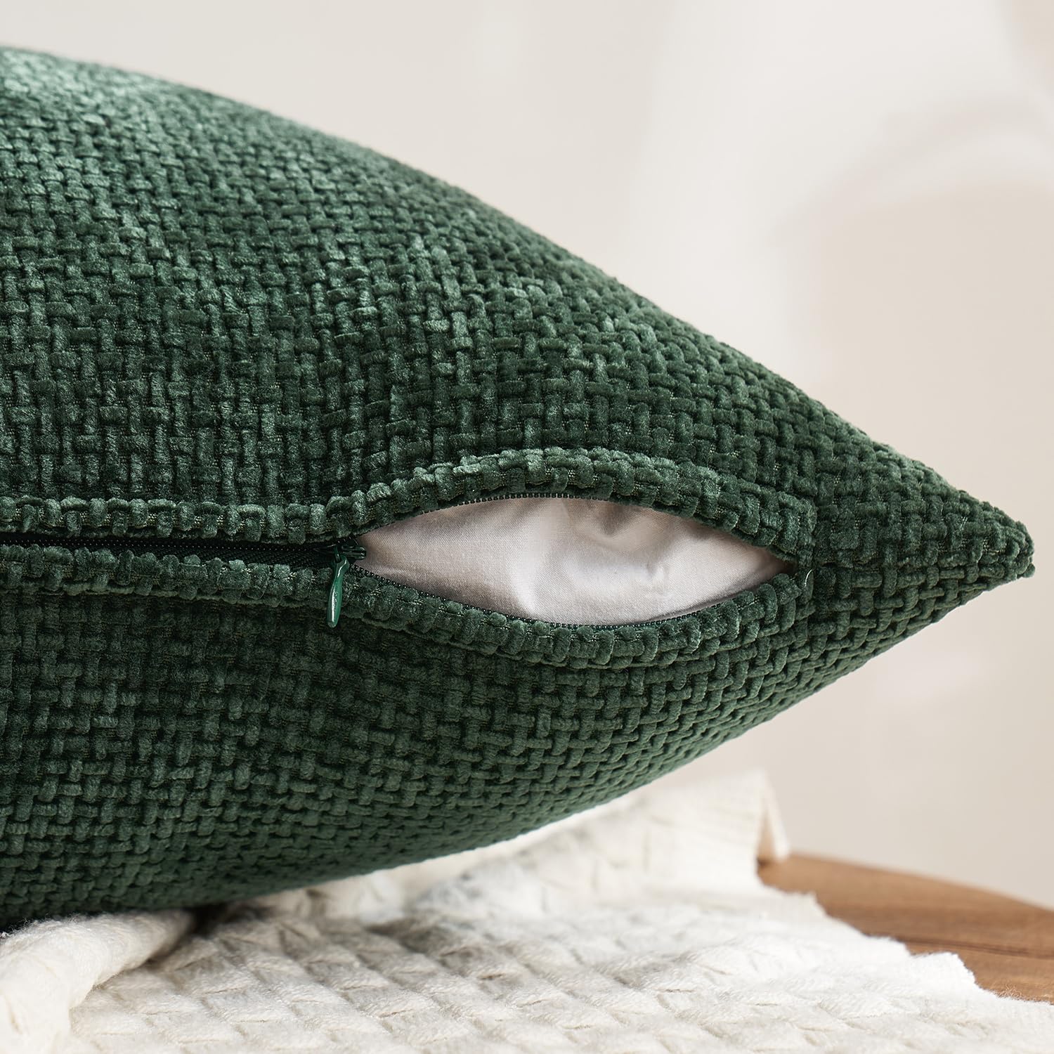 Ambiente dormitorio con fundas MIULEE: sensación suave para descanso.