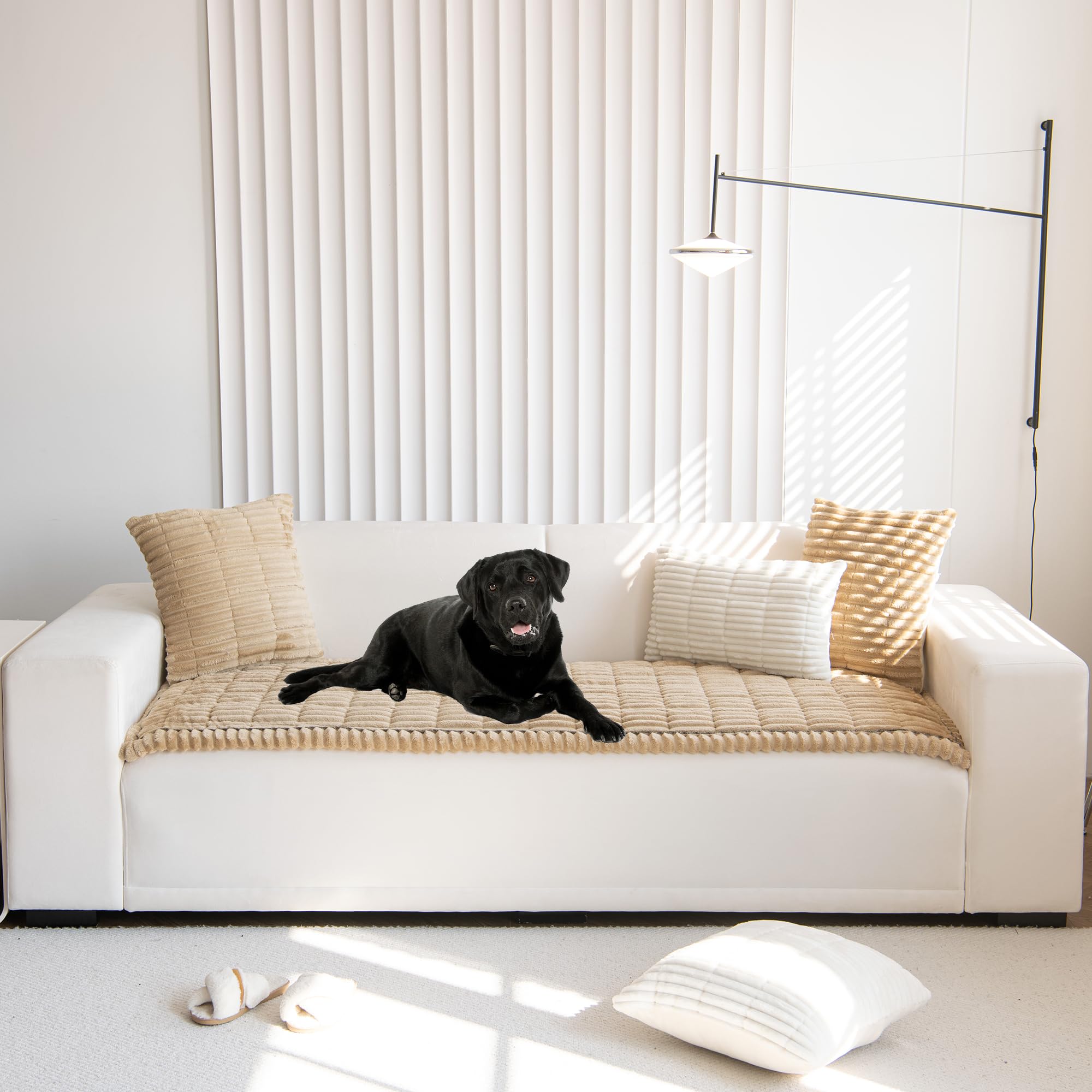 Mivnue cubre sofá para perros antideslizante para uso estable.