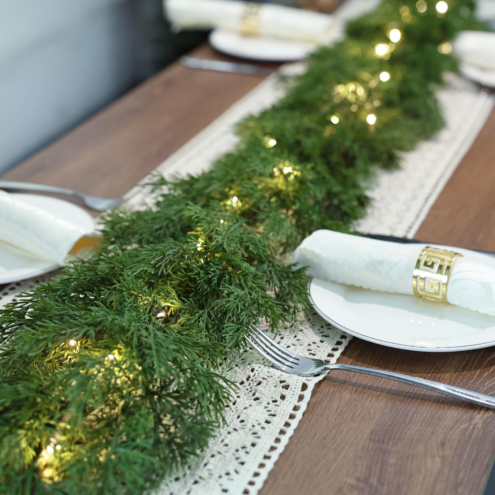 La guirnalda MSMUH para puerta y ventanas define un recibidor cálido.