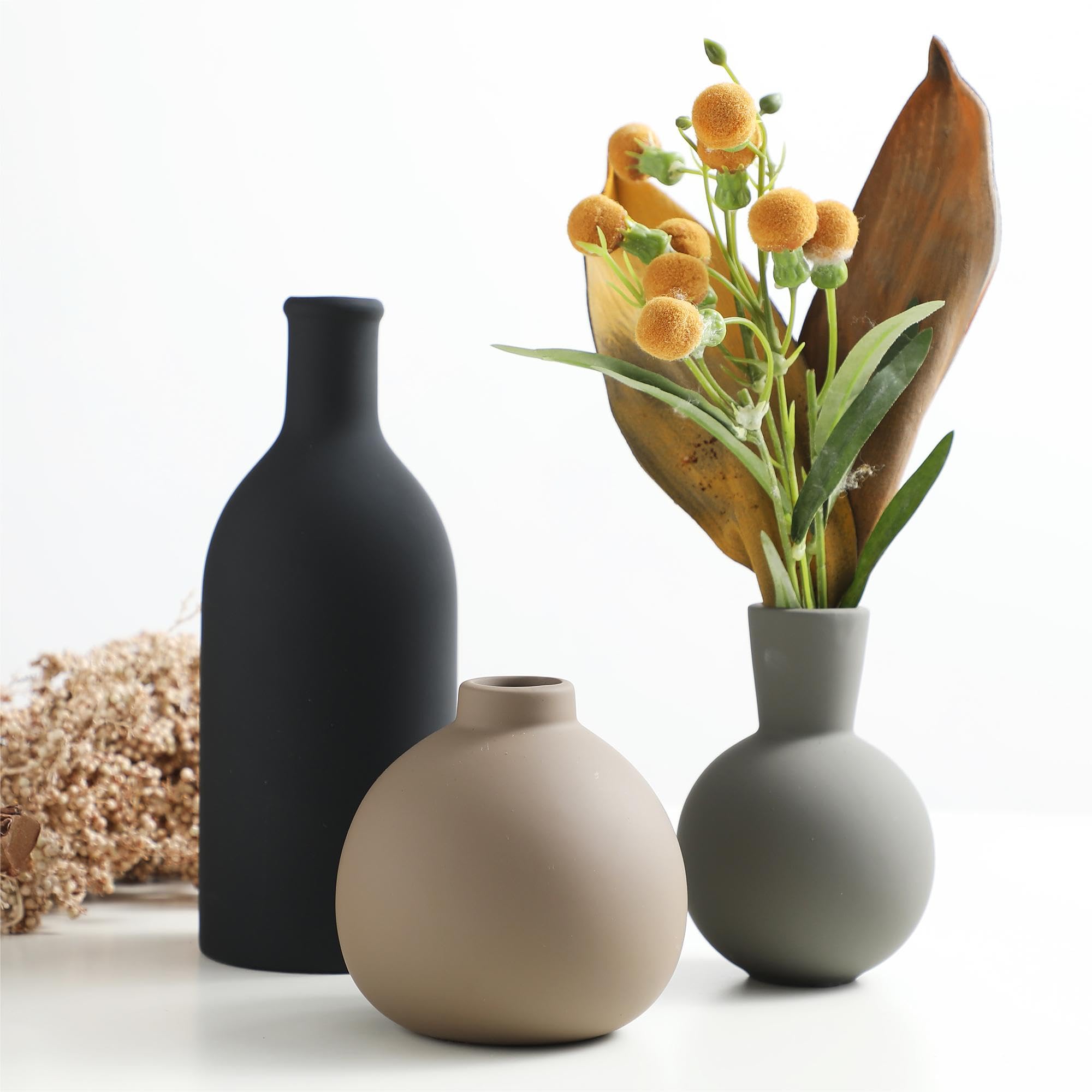 Acabado terracota OOIT con interior impermeable para flores frescas.