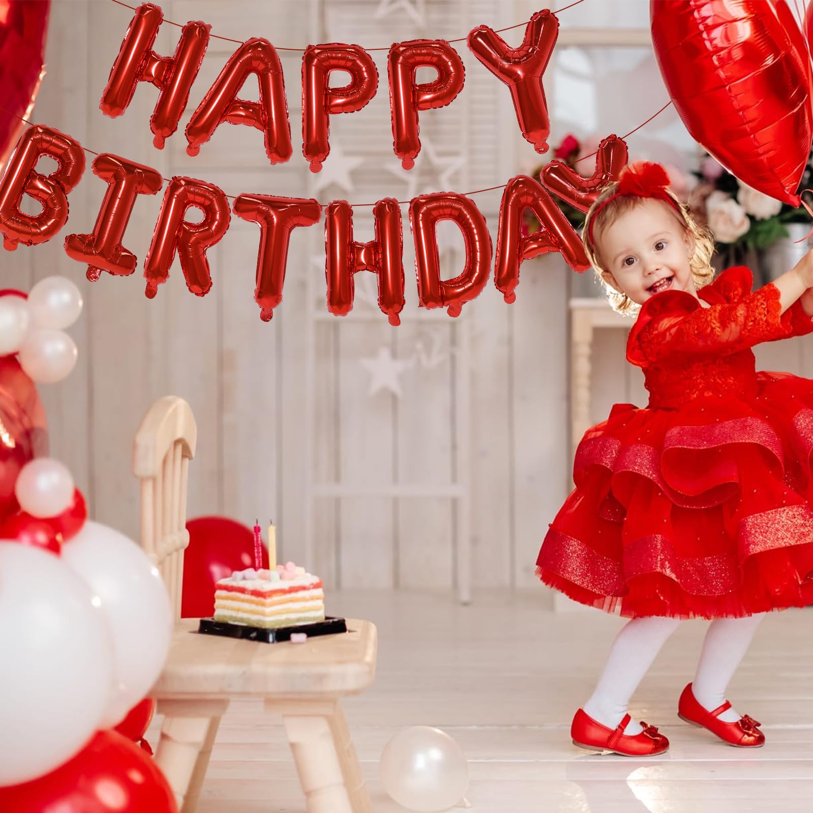 Material de lámina metalizada duradera mantiene forma durante la celebración.