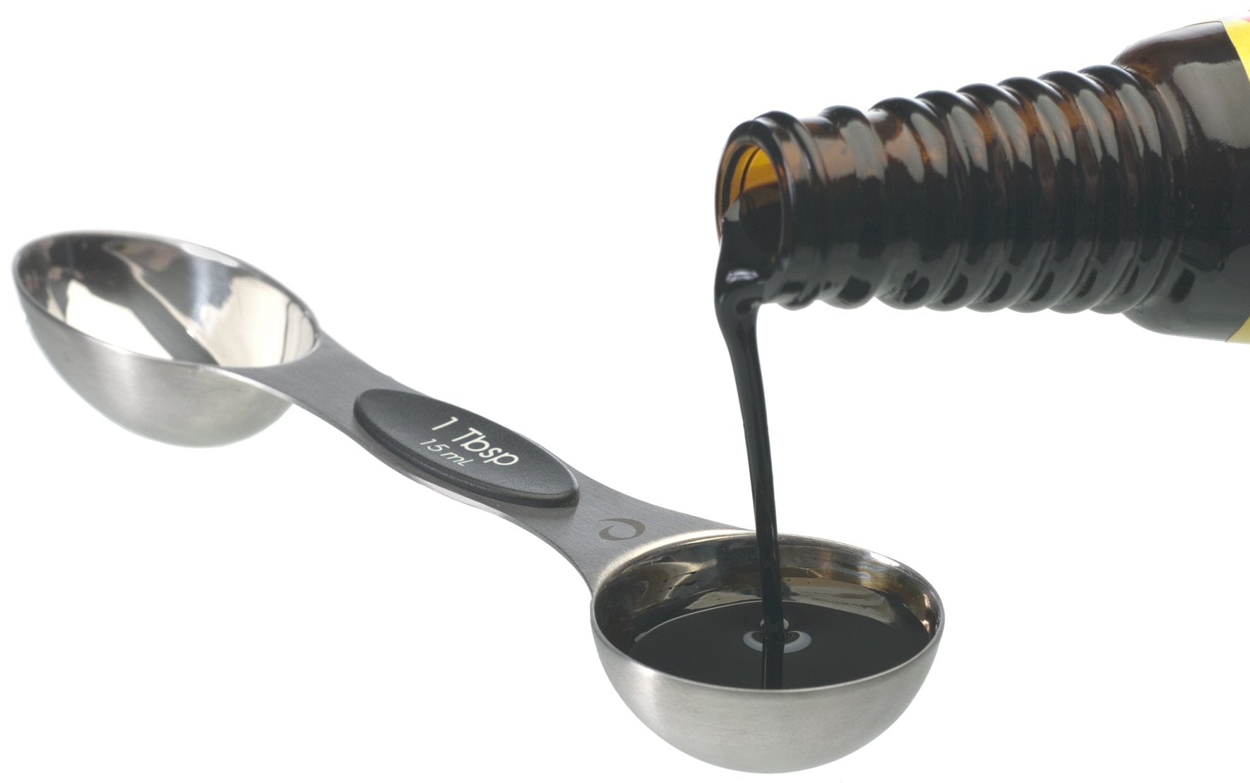 Cucharas con base plana para reposar en posición vertical.