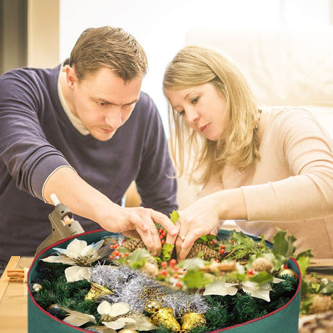 Primode guardado-coronas-30-pulgadas-verde protege y organiza decoraciones de temporada.