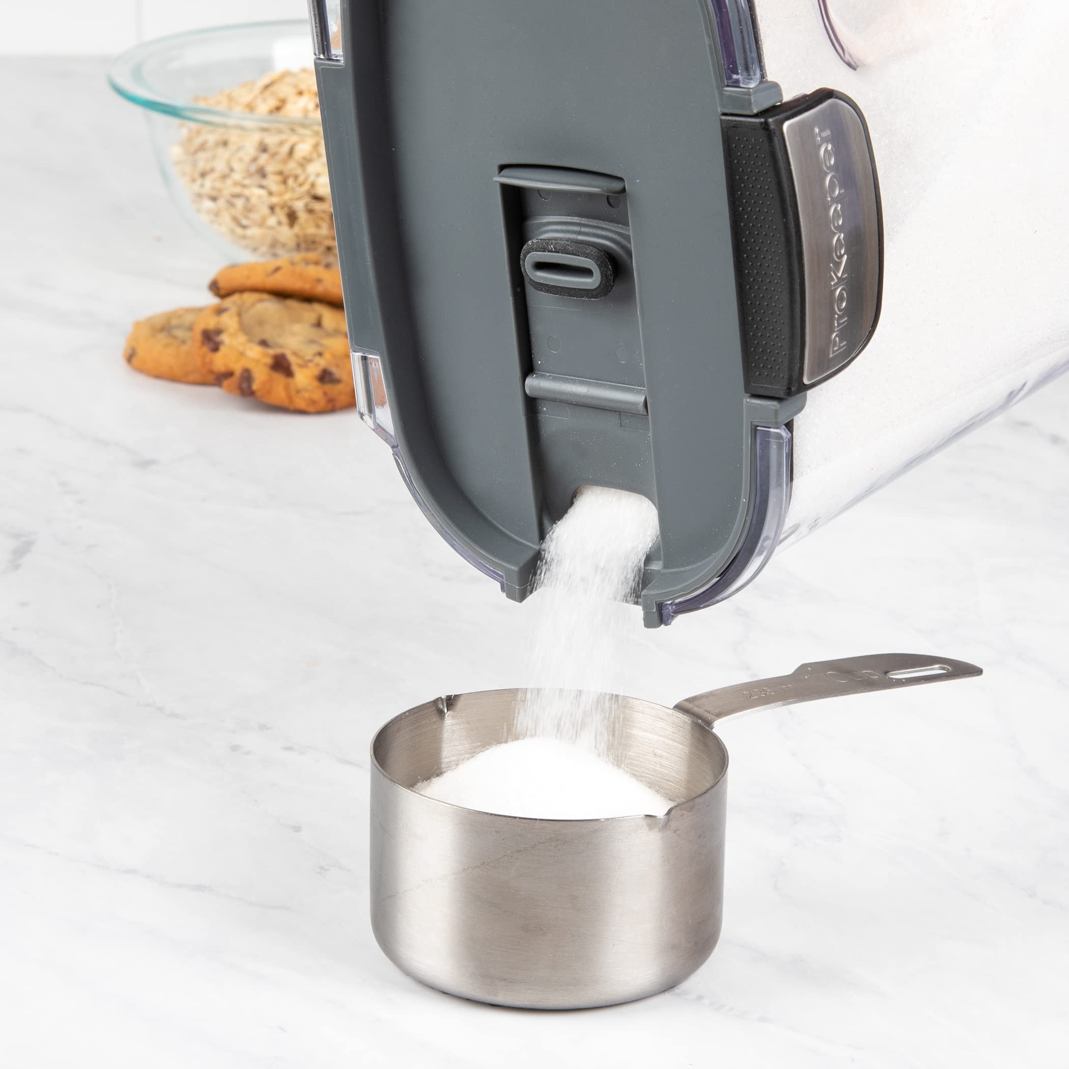 Progressive ProKeeper: tapa plegable para facilitar el lavado y el uso diario.