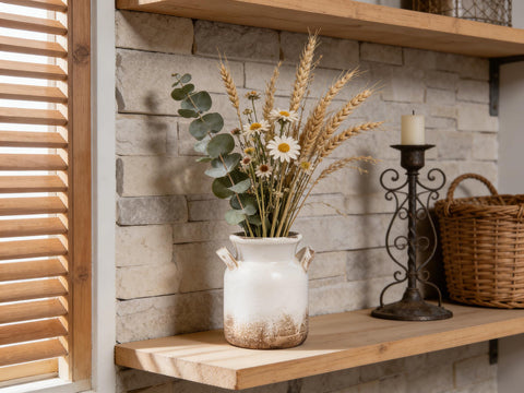 Vaso Quoowiit con flores, ideal como centro de mesa.