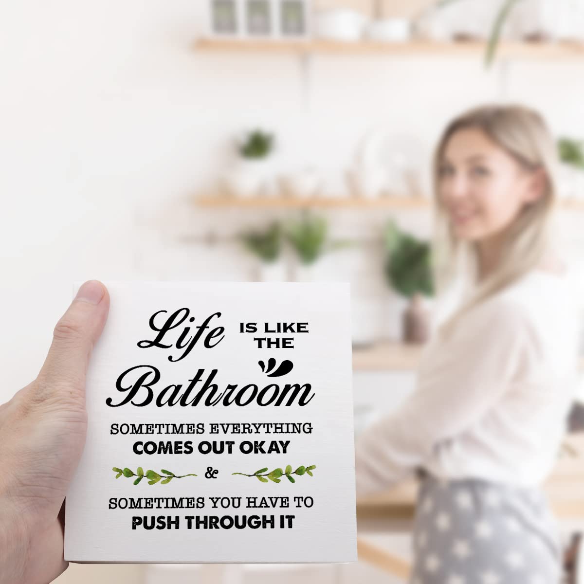 Acabado natural de madera de Ruvoty con textura cálida para cualquier ambiente.