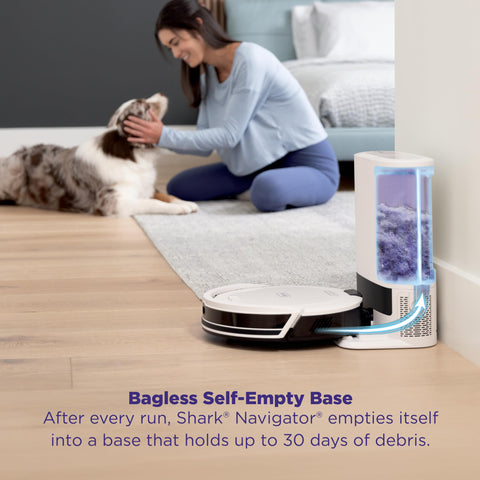 Shark Navigator limpiando habitación con alfombras para una recogida superior.