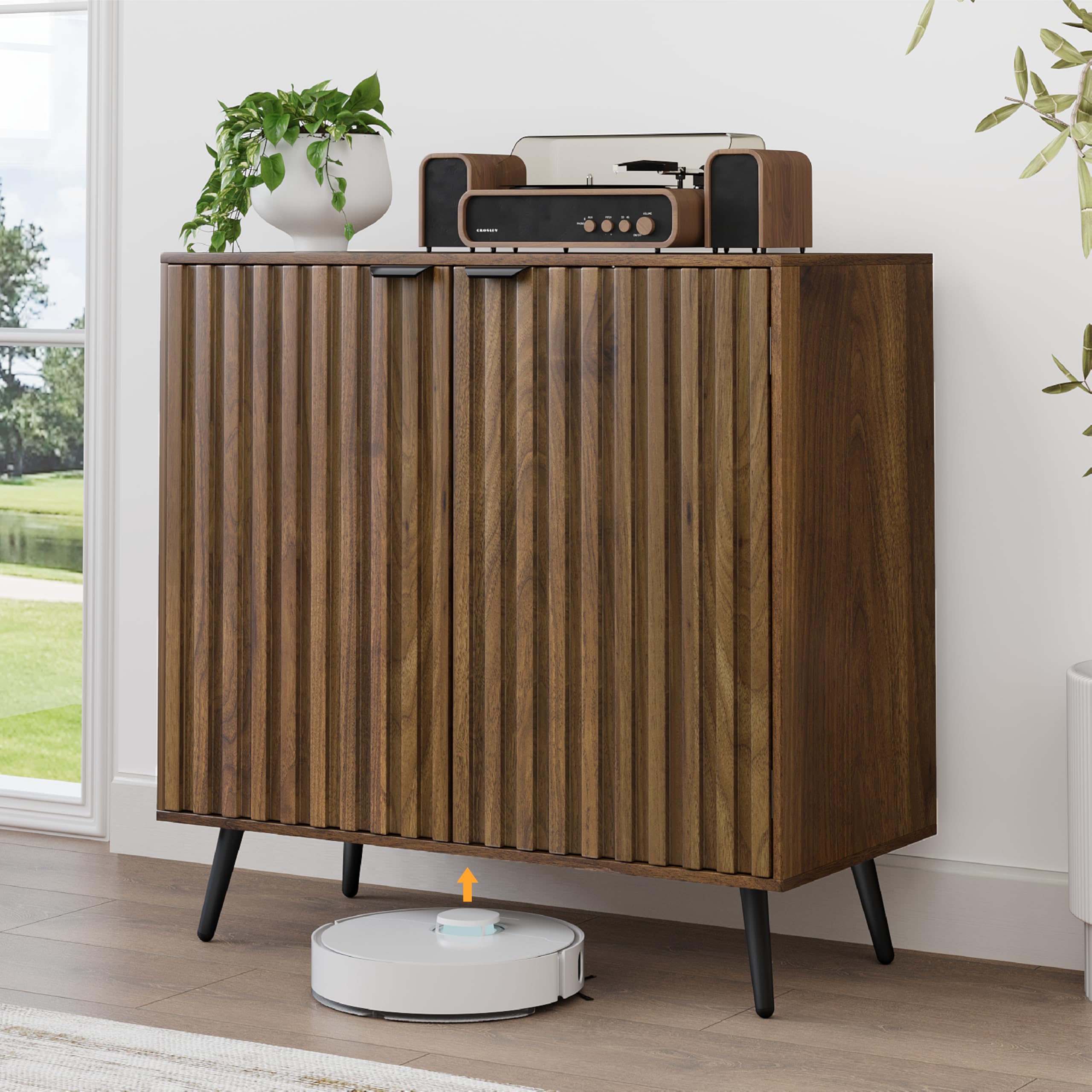 Smuxee Aparador Fluted Nogal, vista frontal, diseño elegante para sala.