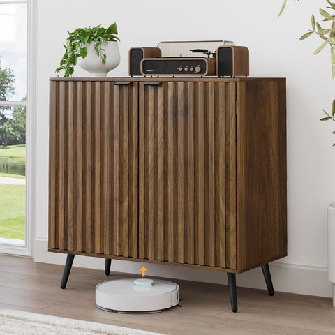 Smuxee Aparador Fluted Nogal, vista frontal, diseño elegante para sala.