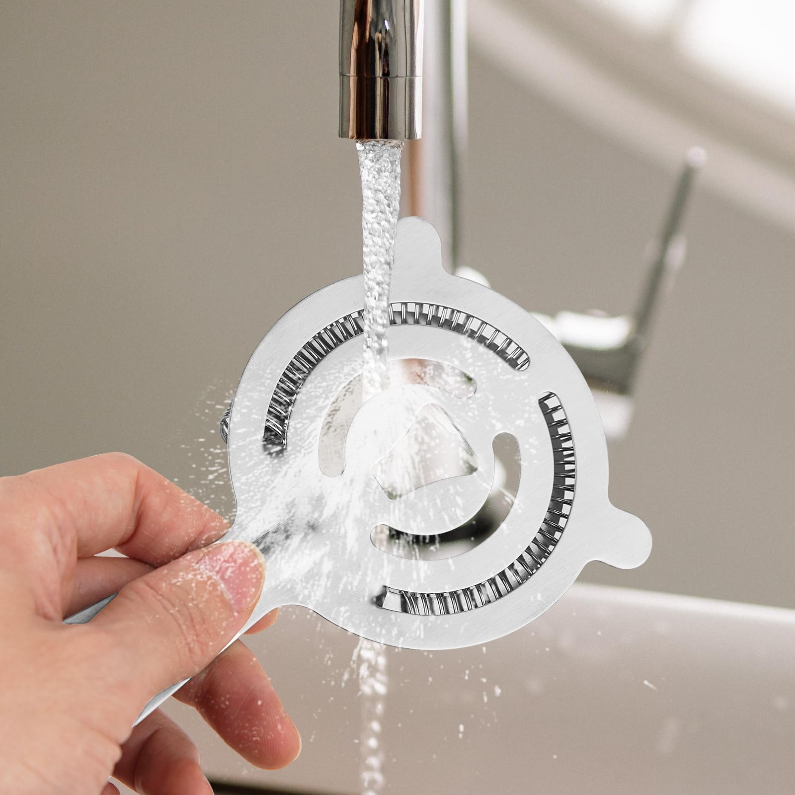 Tifanso compatible con la mayoría de jarras y cocteleras para uso versátil.