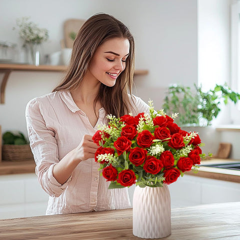Detalles de hojas y encaje que imitan lo natural.