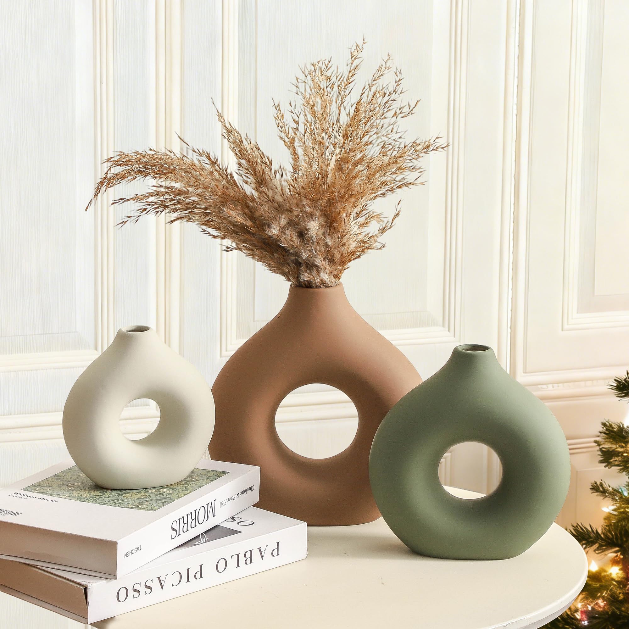 Vanselia jarrón cerámico con base antideslizante protege muebles y superficies.