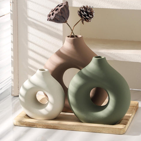 Vanselia jarrón cerámico donut pequeño ideal para estantería.