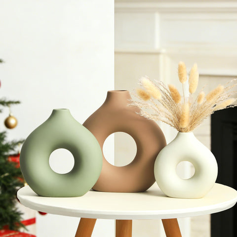 Vanselia jarrón cerámico pequeño donut ideal para estantería decorativa.
