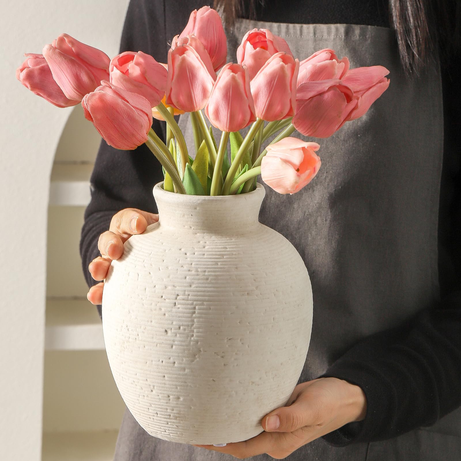 Vanselia vaso cerámico con interior impermeable para flores frescas.