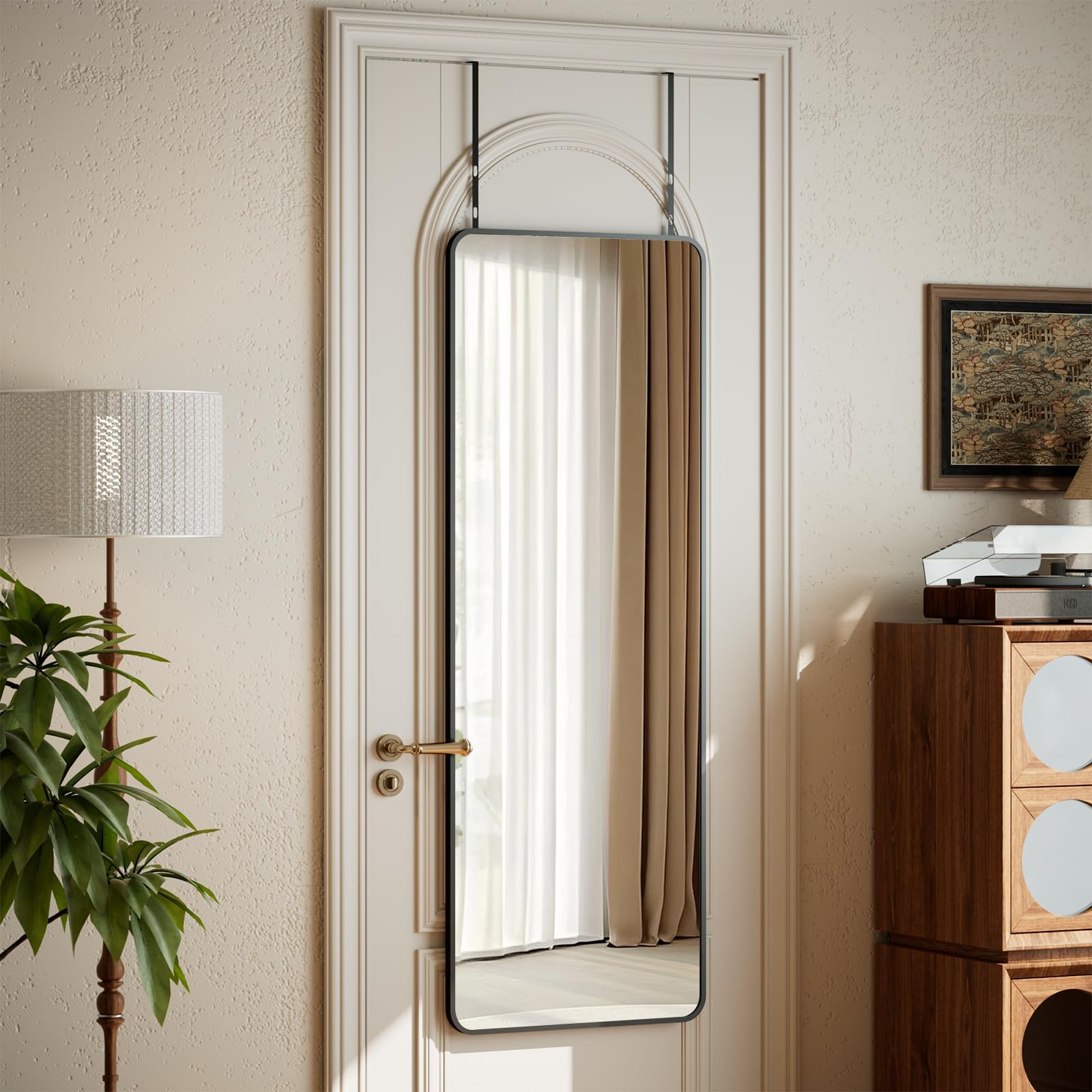 Espejo VooBang con marco de aluminio negro, diseño minimalista para espacios modernos