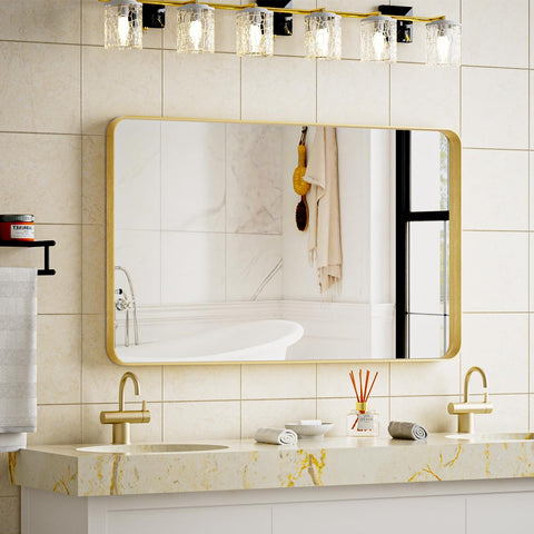 Espejo VooBang dorado, marco profundo complementa la decoración de entrada y sala.