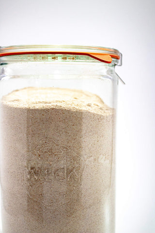 Frascos WECK de vidrio apilables, ahorro de espacio en la despensa.