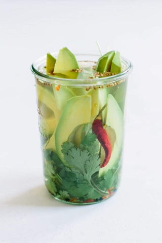 Weck Jarras Molde 743, almacenamiento versátil en la cocina moderna.