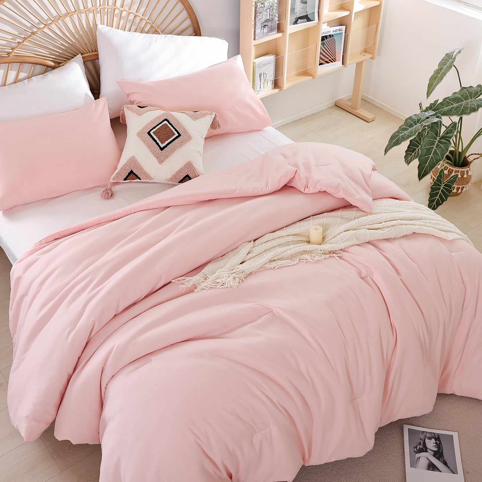 Cobertor weigelia de microfibra suave en rosa para cama grande.